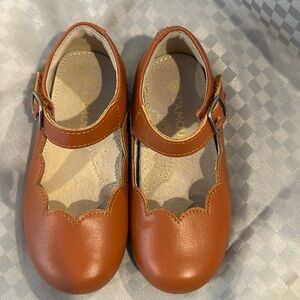Girls LA’MOUR brand brown (tan) leather shoes with strap. Very good condition